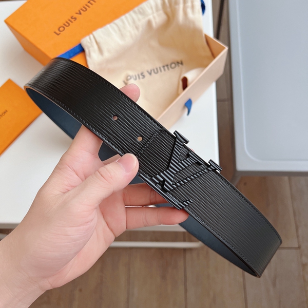 ルイヴィトンベルト正面デザイン